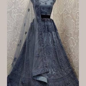 Meet your Posher, Mona